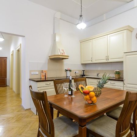 Cozy Apartment Near Stefanikuv Most Praag Buitenkant foto