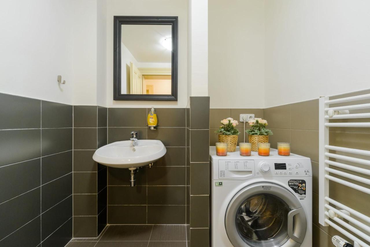 Cozy Apartment Near Stefanikuv Most Praag Buitenkant foto