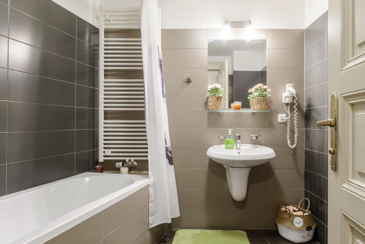 Cozy Apartment Near Stefanikuv Most Praag Buitenkant foto