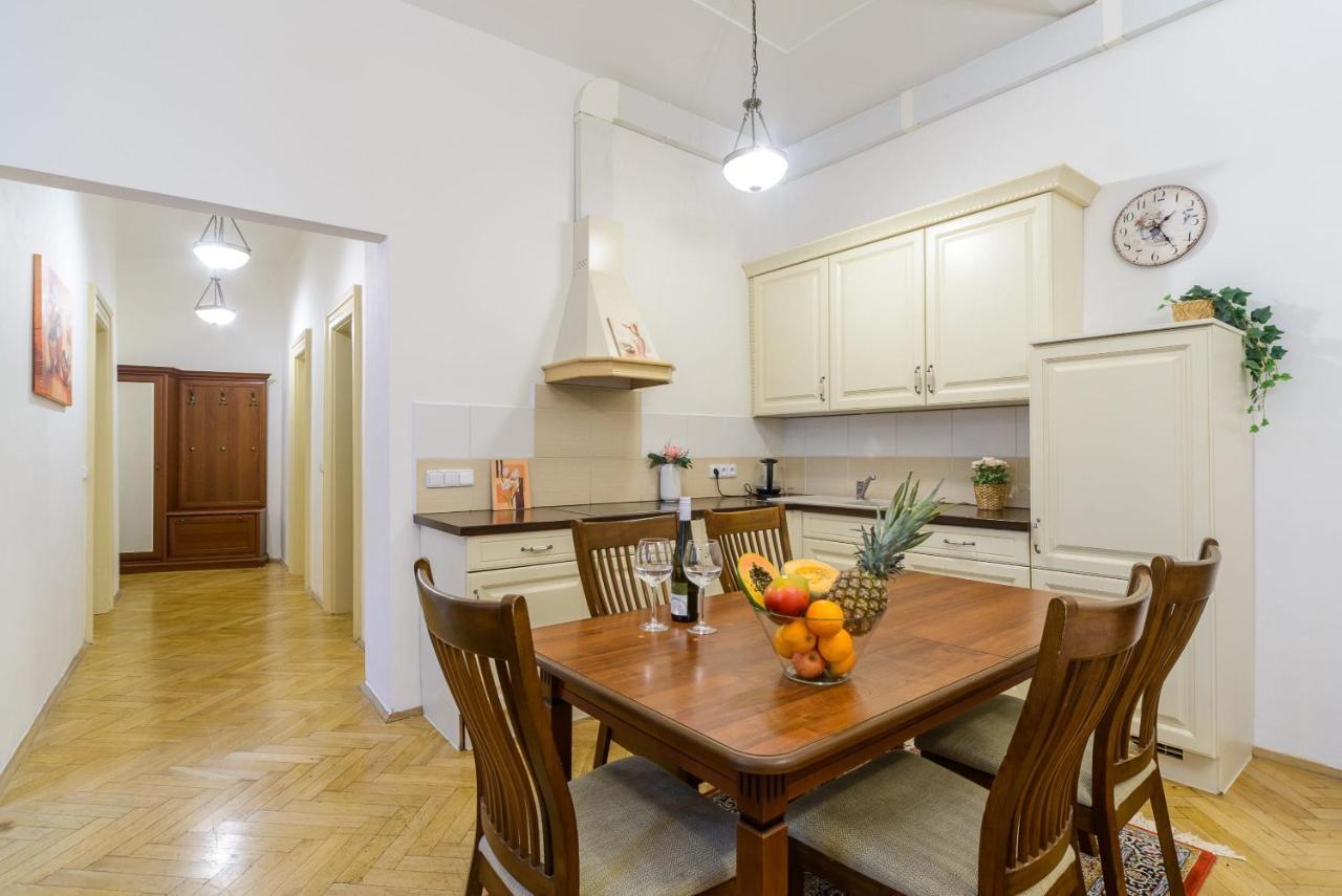 Cozy Apartment Near Stefanikuv Most Praag Buitenkant foto